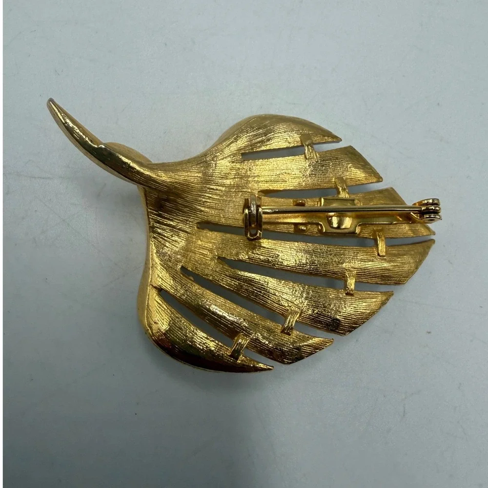 Vintage White Enamel Gold Tone Leaf Brooch Pin Mid‎ Century Botanical